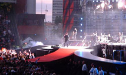U2 vertigo tour 1